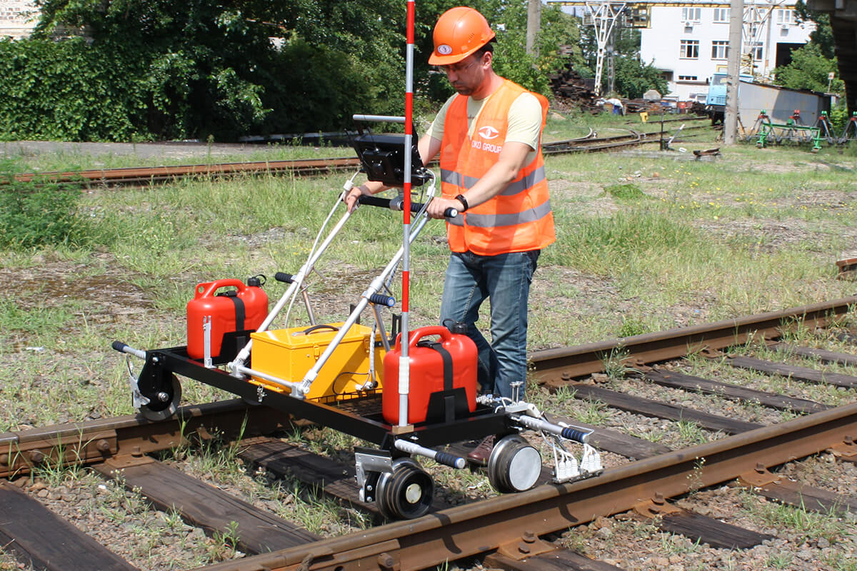 Ultrasonic double rail line flaw detector UDS2-73 at work